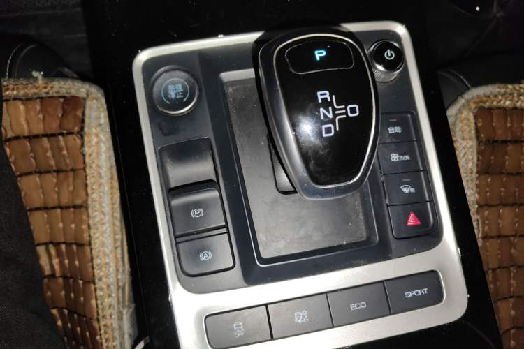 Used BYD Qin New Energy 2019 High-Range Luxury Model Gear Lever