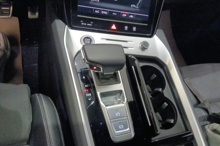 Used Audi Q6 2023 40 TFSI quattro Guanyun Edition Light Riding Package