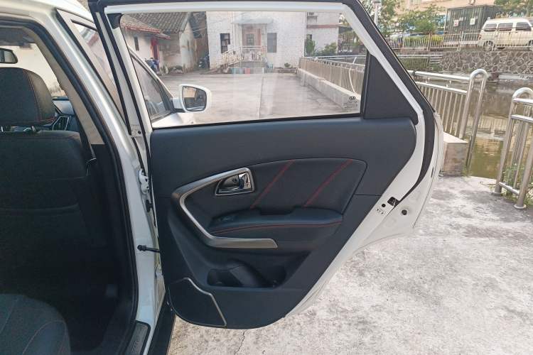 Used Huatai Santa Fe 2016 1.5T Gasoline Manual Two-Wheel Drive Smart Enjoyment i3 Model
