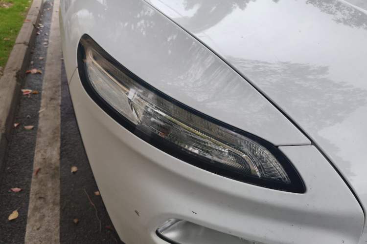 Used Jeep Cherokee 2016 2.4L Professional Smart Version Right Front Headlight