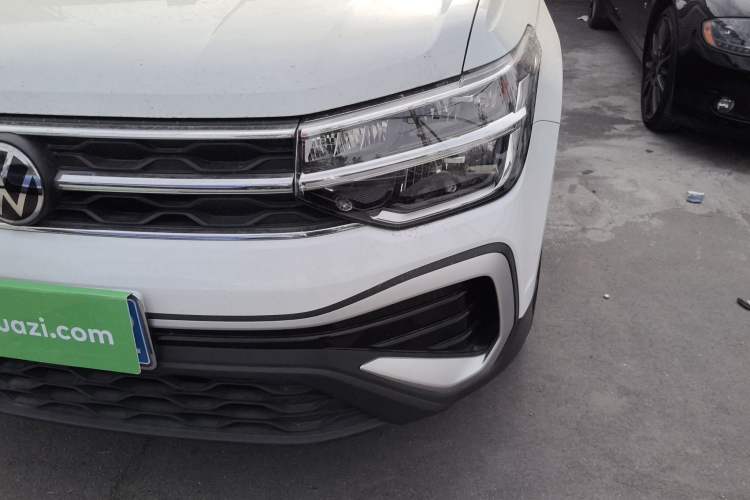 Used Volkswagen Tharu 2023 300TSI Two-Wheel-Drive Crescent Edition
