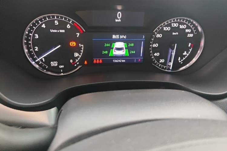 Used Cadillac XT4 2021 28T Two-Wheel Drive Leading Version Odometer Close Up