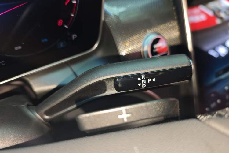 Used Mercedes-Benz GLC 2025 Refresh GLC 260 L 4MATIC Dynamic Edition Gear Lever