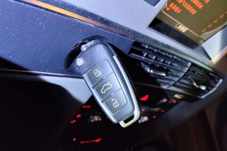 Used Audi A6L 2011 2.4L Luxury Edition Vehicle Key