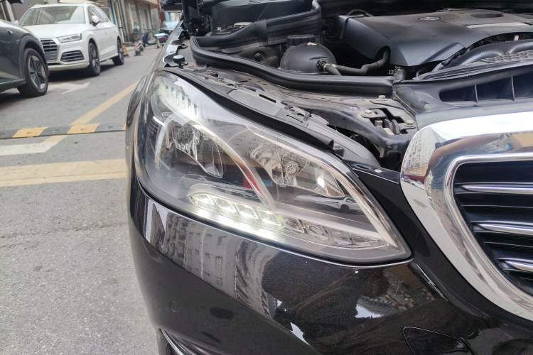 Used Mercedes-Benz E-Class 2015 Facelift E 200 L
