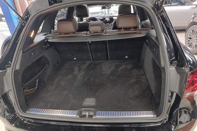 Used Mercedes-Benz GLC 2020 Facelift GLC 300 L 4MATIC Dynamic Edition Trunk