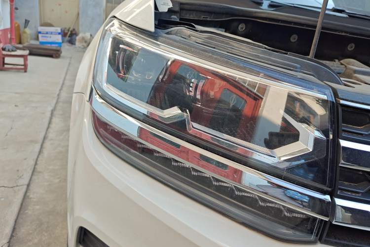 Used Volkswagen Tharu 2022 280TSI Two-Wheel-Drive Luxury Edition Right Front Headlight