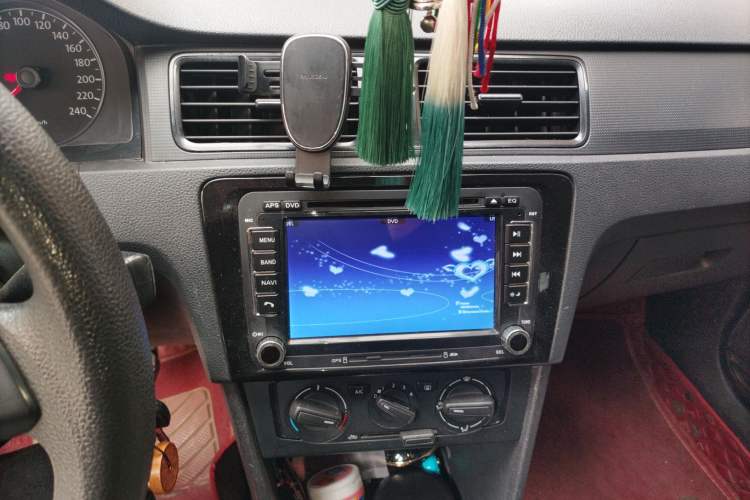 Used Volkswagen Santana 2013 1.4L Manual Fashion Edition
