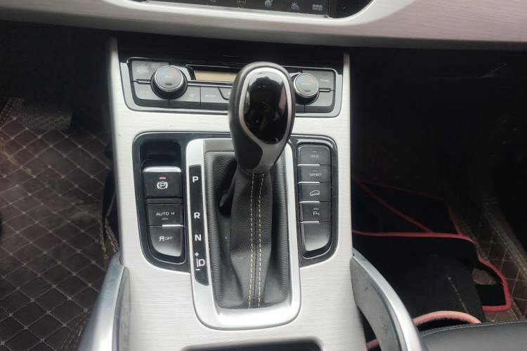 Used Geely Auto Emgrand X7 Sport 2016 1.8TD Automatic Smart Connectivity Version Gear Lever
