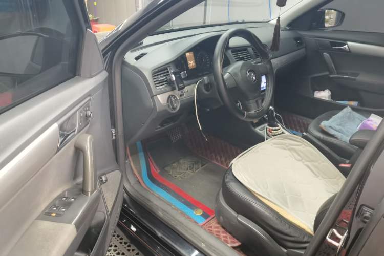 Used Volkswagen Lavida 2015 1.6L Automatic Fashion Edition Driver Seat