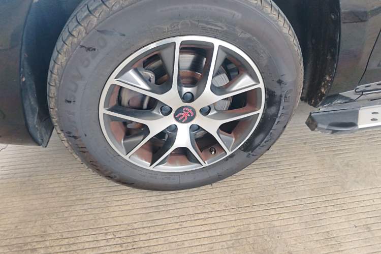 Used BYD Song 2017 Gaishi Upgrade Edition 1.5TI Manual Elite Model Exterior 4