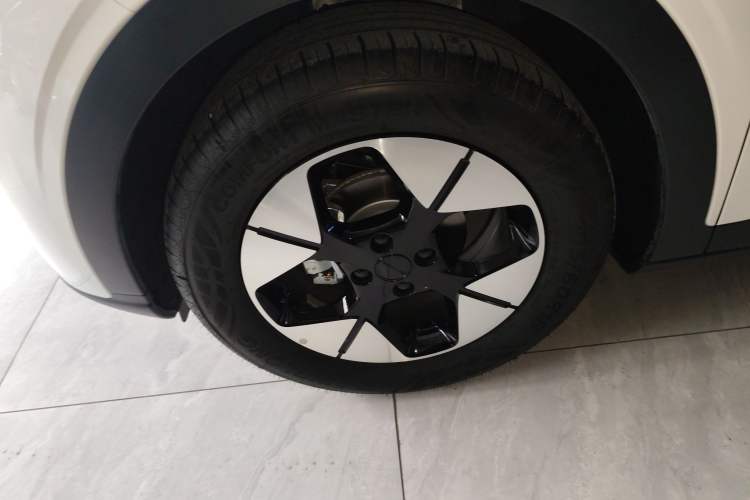 Used Geely Galaxy Geome 2025 UP 410km Exploration Edition Left Front Wheel Hub