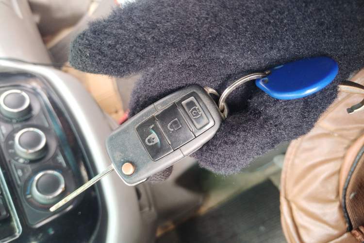 Used FORTHING Lingzhi 2018 M3L 1.6L 7-Seater Comfort Model Vehicle Key