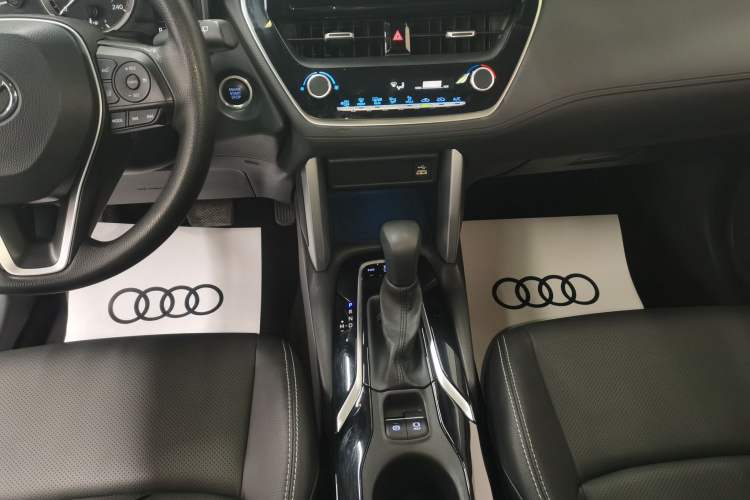 Used Toyota FRONTLANDER 2022 2.0L CVT Luxury PLUS Edition Gear Lever