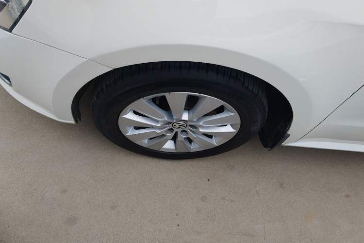 Used Volkswagen Lavida 2013 1.4TSI DSG Comfort Edition Left Front Wheel Hub