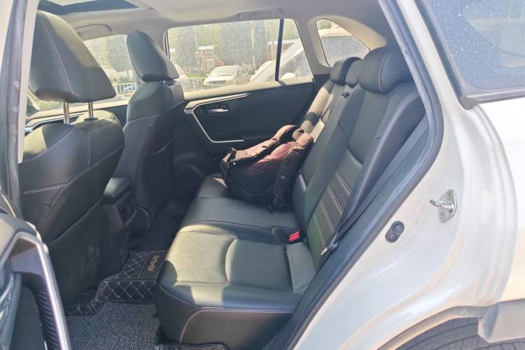 Used Toyota RAV4 2022 2.0L CVT Two-Wheel Drive Fashion Plus Edition Left Rear Seat