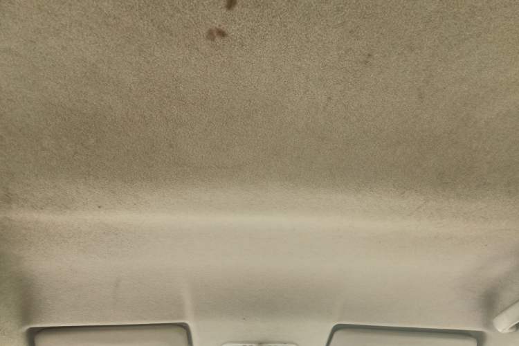 Used Venucia R30 2014 1.2L Manual Enjoyment Edition
