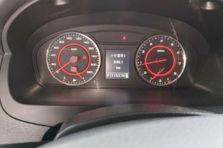 Used SAIC MAXUS G10 2015 2.0T Automatic Anniversary Edition