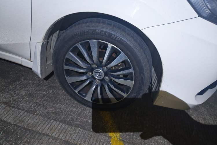 Used Honda Crider 2015 1.8L automatic luxury edition Right Front Wheel Hub