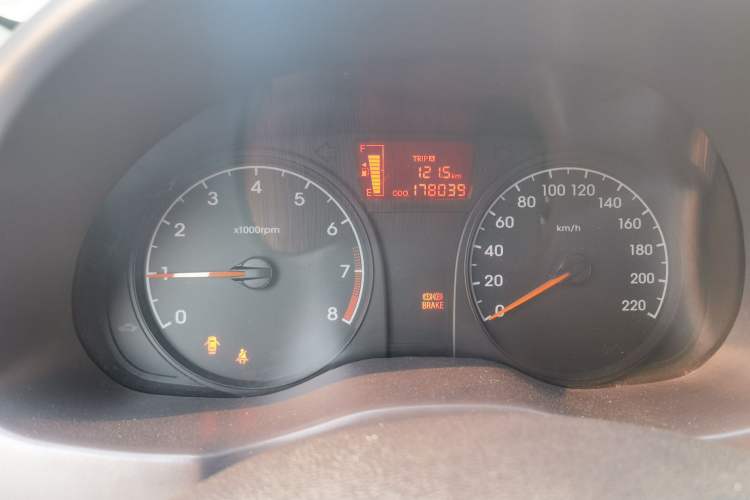 Used Hyundai Verna (older generation) 2014 1.4L Manual Smart GLS Trim Odometer Close Up