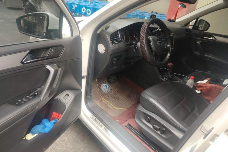 Used Volkswagen Tiguan L 2017 380TSI Automatic All-Wheel-Drive Luxury Edition Driver Seat