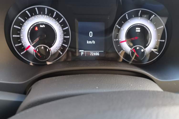 Used Roewe 950 2015 1.8T Elite Edition Odometer Close Up