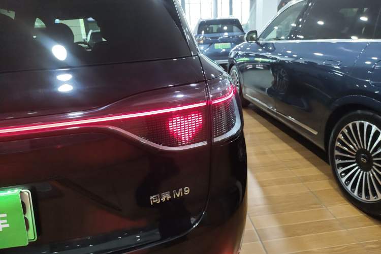 Used Hima AITO M9 2024 Range-Extended Ultra Version 42 kWh 6-Seater Model Exterior 3