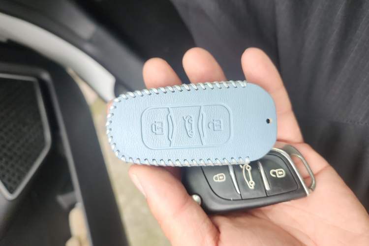 Used Geely Auto Emgrand X7 Sport 2018 1.8TD Automatic Two-Wheel Drive Smart Connect 4G Internet Edition Vehicle Key