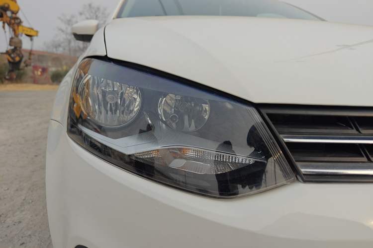 Used Volkswagen Polo 2016 1.4L Automatic Trendy Model Right Front Headlight