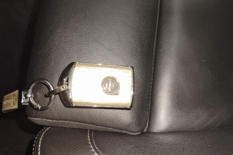 Used Volvo XC40 2019 T4 4x4 Midday Lava Red