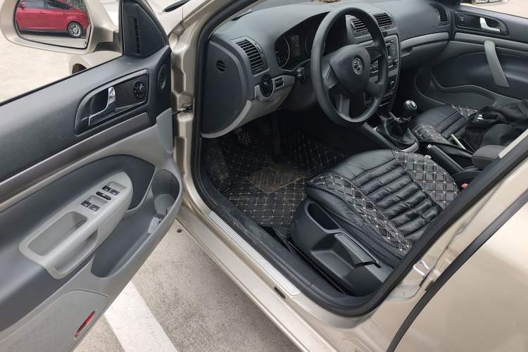 Used Skoda Octavia 2014 1.6L Manual Yijie Edition
