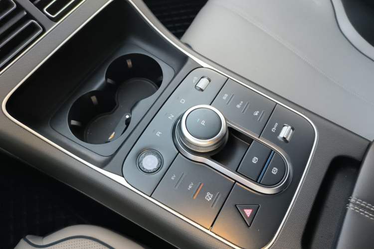 Used BYD Destroyer 05 2024 Honor Edition DM-i 120KM Luxury Model Gear Lever