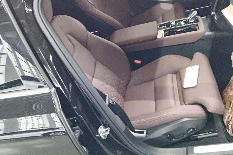 Used Volvo S90 2026 B5 Zhiyuan Luxury Edition