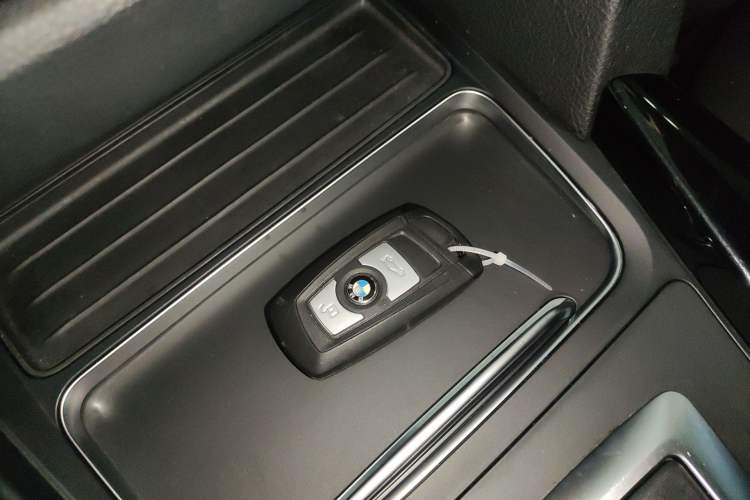 Used BMW 3 Series GT 2019 320i Sport Edition Interior 1