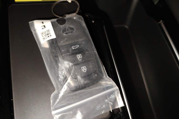 Used Toyota Camry 2026 Model Dual-Engine 2.0HGVP Luxury Edition
