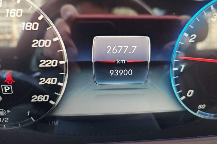 Used Mercedes-Benz Maybach S-Class 2019 S 450 4MATIC Odometer Close Up