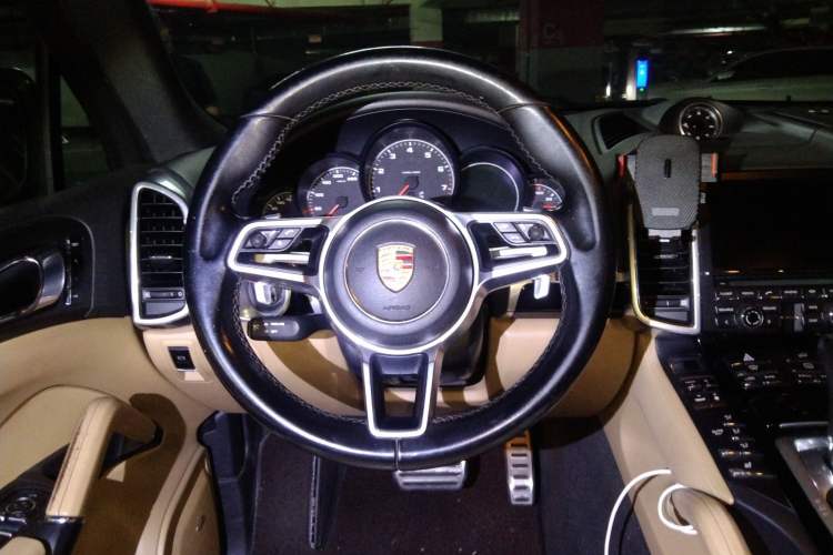 Used Porsche Cayenne 2015 Cayenne 3.0T Steering Wheel