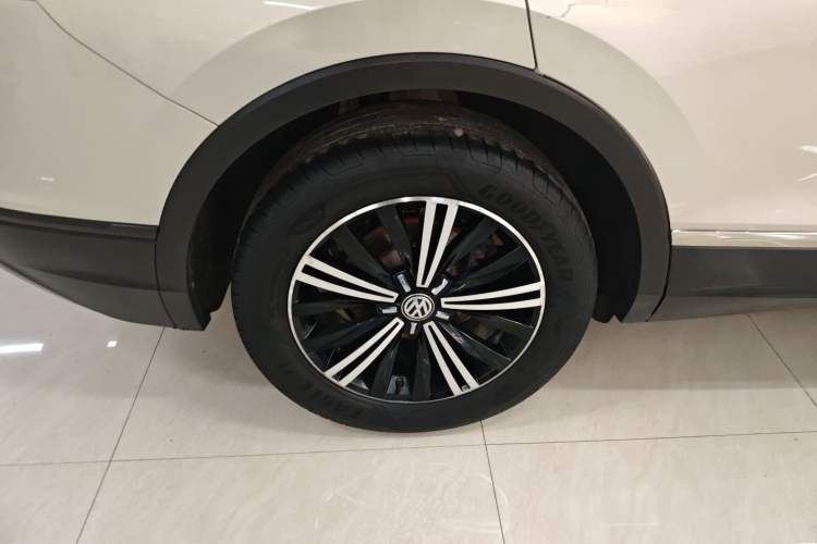 Used Volkswagen Tiguan L 2020 330TSI Automatic Two-Wheel Drive Luxury Edition China VI Standard