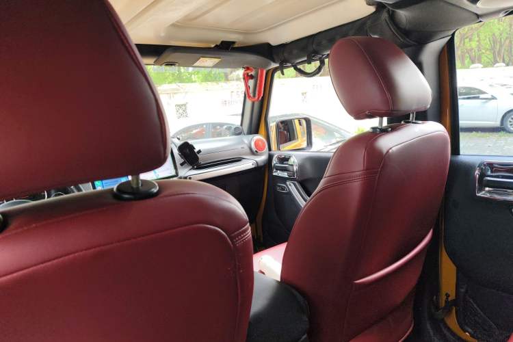 Used Jeep Wrangler 2014 3.0L Sahara Four-Door Edition Headliner