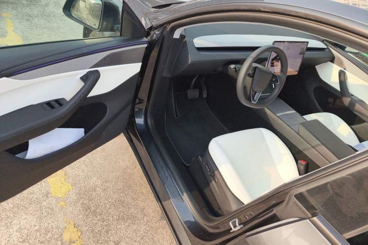 Used Tesla Model Y 2025 Long-Range All-Wheel Drive First Edition
