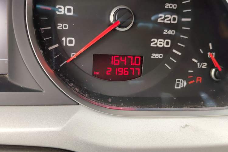 Used Audi A6L 2010 2.4L Comfort Edition Odometer Close Up