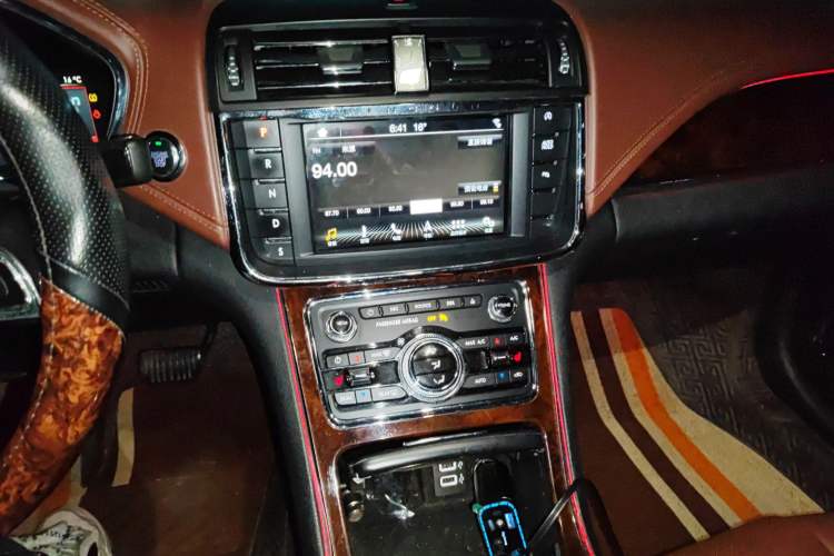 Used Lincoln Continental 2018 2.0T Two-Wheel Drive Deluxe Edition Audio And AC Panel