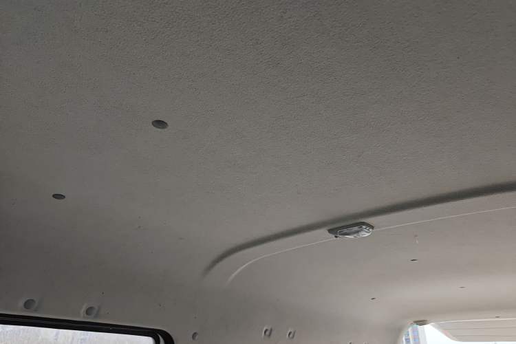 Used Jinbei Hiace X30 2023 1.5L Wealthy-Style Passenger Van 5/6/7-Seater Non-Air-Conditioned Version SWC15M Headliner