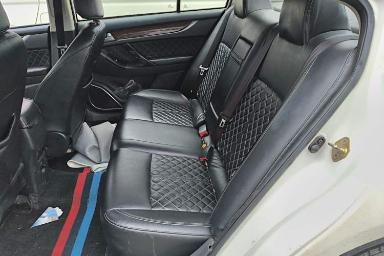 Used Zotye Z500 2015 1.5T CVT Luxury Model Left Rear Seat