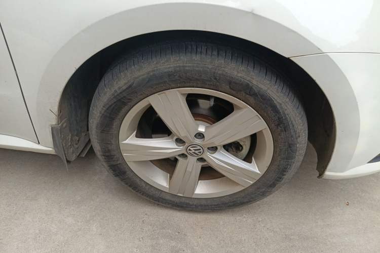 Used Volkswagen Lavida 2018 Classic 1.5L Automatic Fashion Edition China VI Standard Right Front Wheel Hub