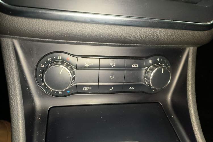 Used Mercedes-Benz GLA 2015 GLA 200 Fashion Model