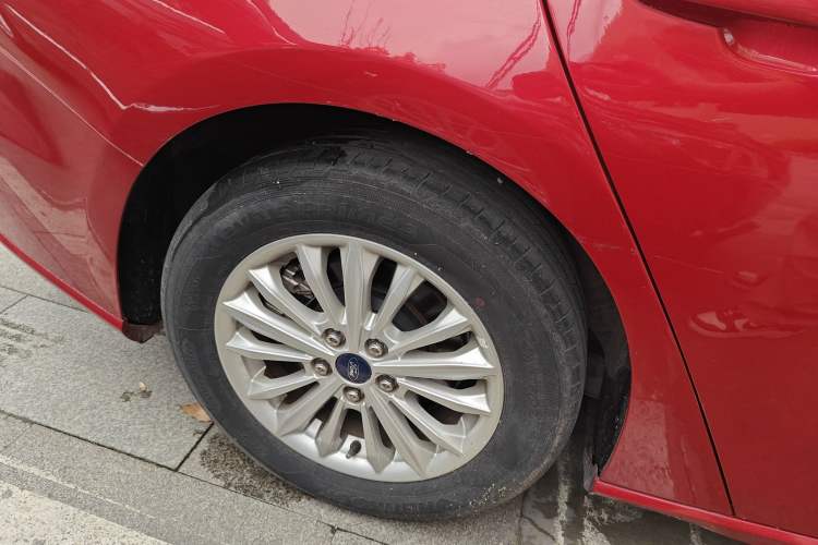 Used Ford Focus 2020 Sedan EcoBoost 180 Automatic Trend Edition Right Rear Wheel Hub