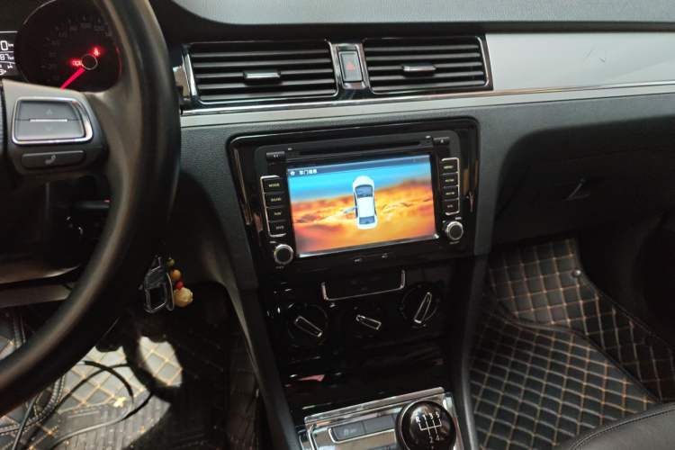 Used Volkswagen Bora 2015 Zhuihui Edition 1.6L Manual Comfort Model
