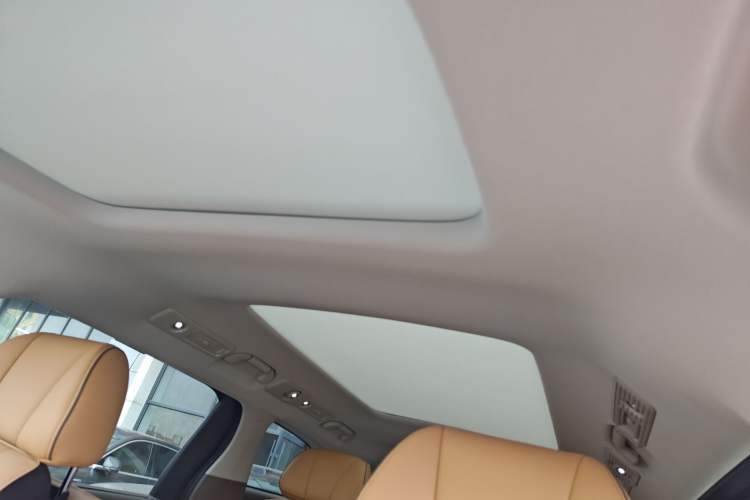 Used Denza D9 2022 DM-i 1040 Prestige Model