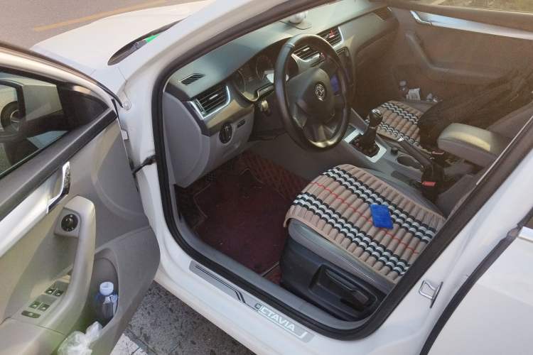 Used Skoda Octavia 2015 1.6L Manual Eado Edition Driver Seat